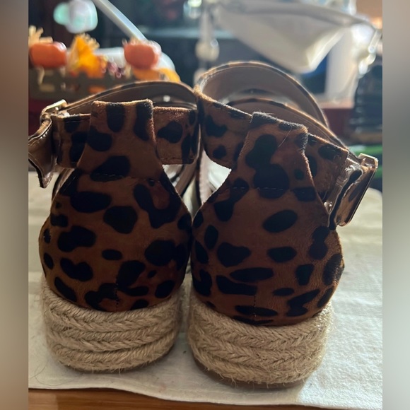 Queen George Sandals, animal print platform, size 8.5 - Picture 7 of 7